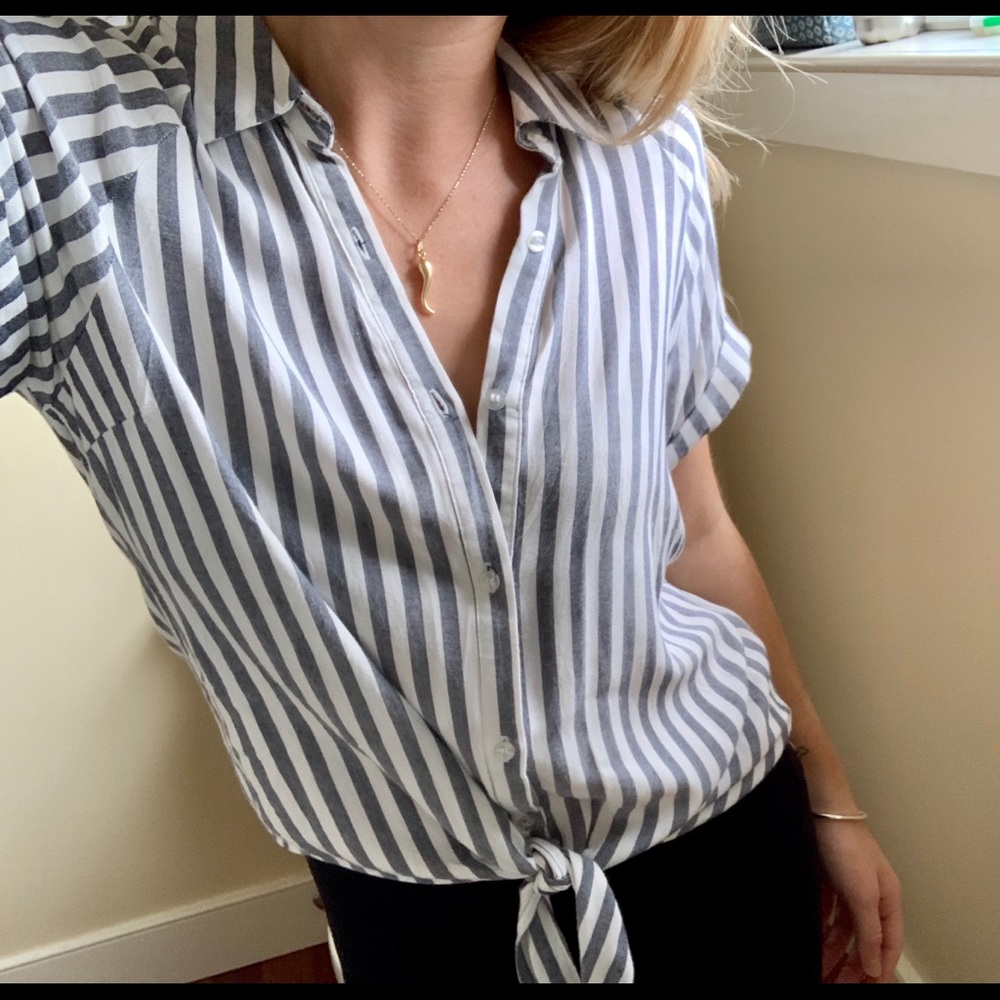 Button down - Picture 2 of 2